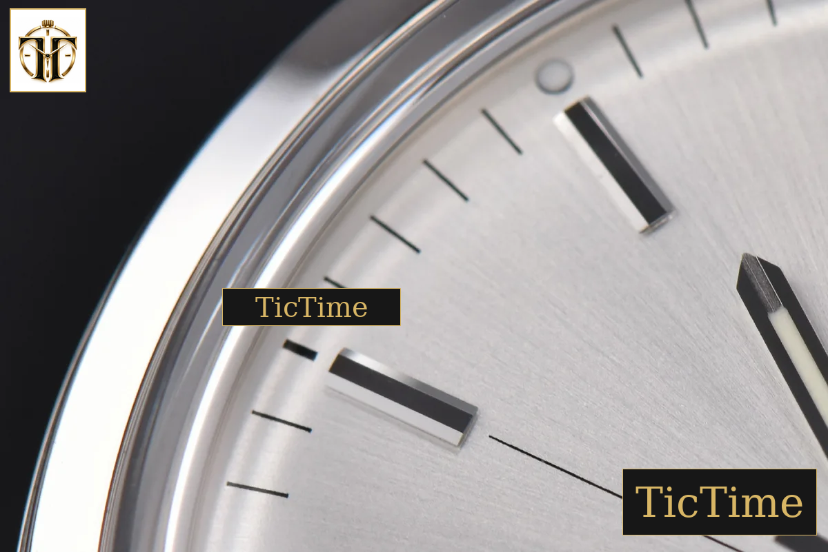 Transocean Day & Date 43mm V7F Silver Dial Brown Leather Strap CA145 — foto 9