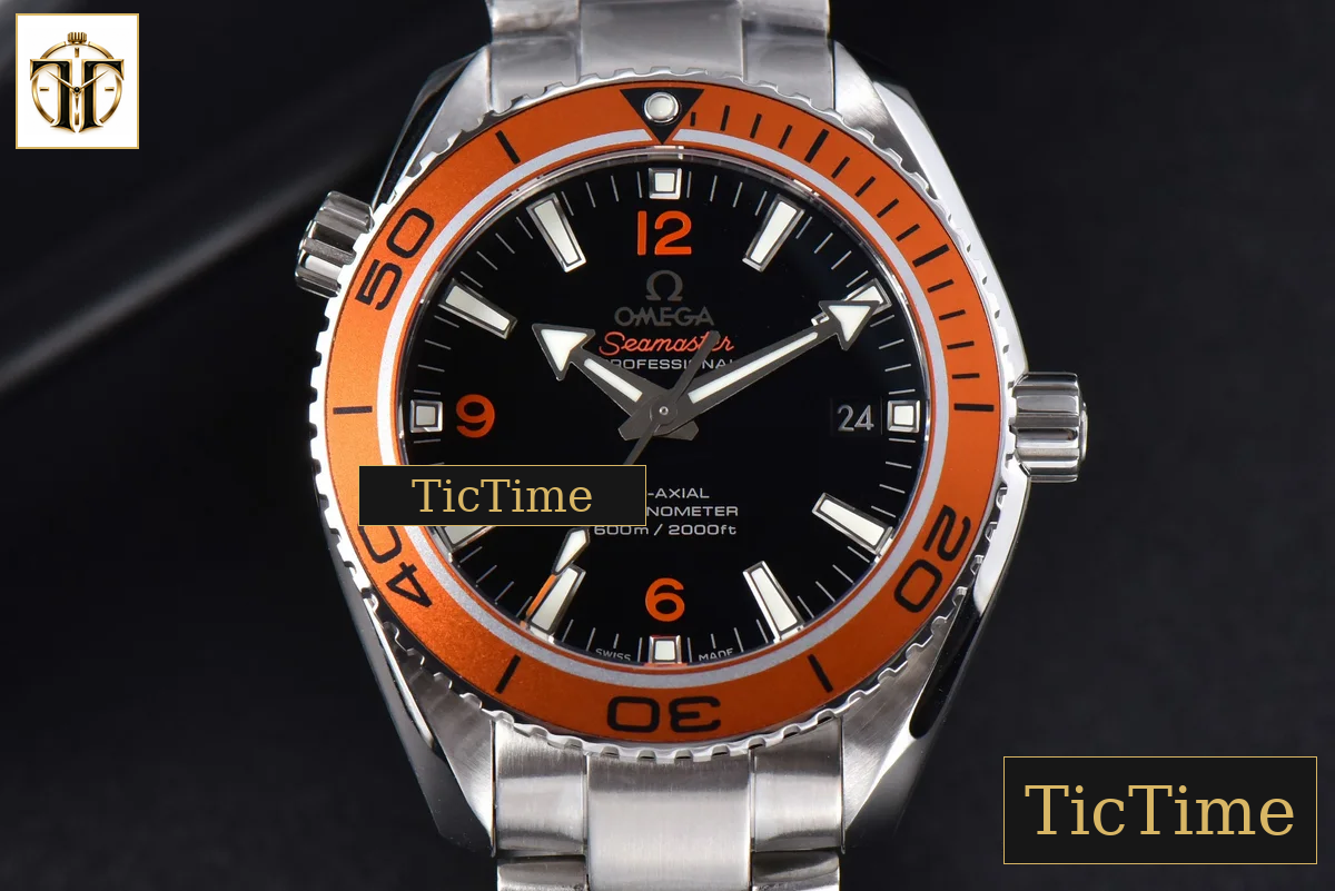 Planet Ocean 600m 42mm VSF Black Dial Orange Bezel SS Bracelet A8500 — foto 2