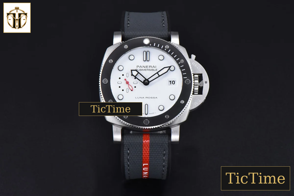 Submersible Luna Rossa PAM1579 42mm VSF White Dial Gummy Strap P900 — foto 2