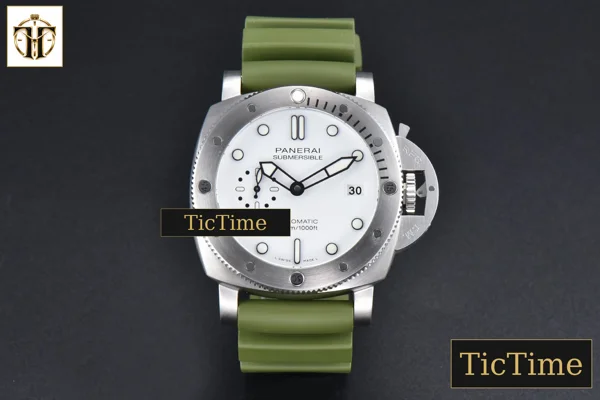 Foto frontal — Sub Quaranta PAM1226 44mm VSF White Dial Green Rubber Strap P900