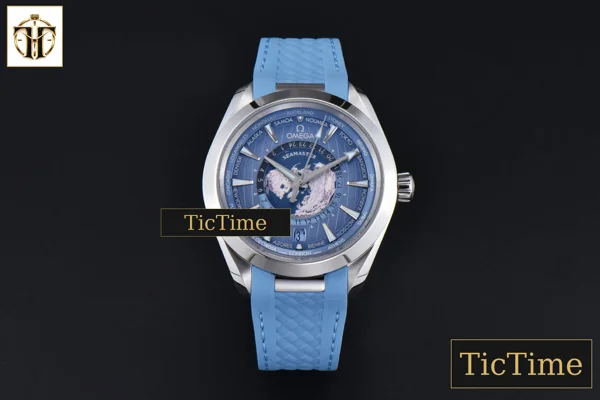 Foto frontal — Aqua Terra 150m GMT Worldtimer 43mm VSF Ice Blue Dial Light Blue Rubber Strap A8938