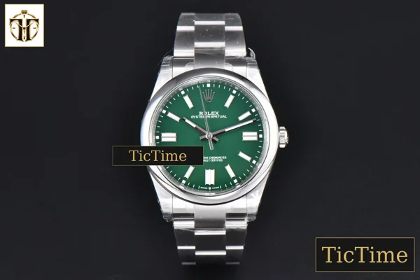 Foto frontal — Oyster Perpetual 904L 124300 41mm VSF Green Dial Oyster Bracelet VS3235