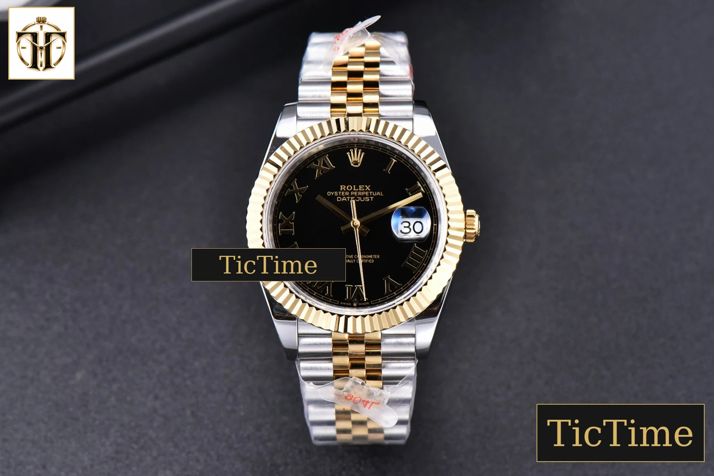 Vista frontal — Datejust 41mm GMF YG/SS Black Dial Roma Marker Fluted Bezel Jubille Bracelet VR3235