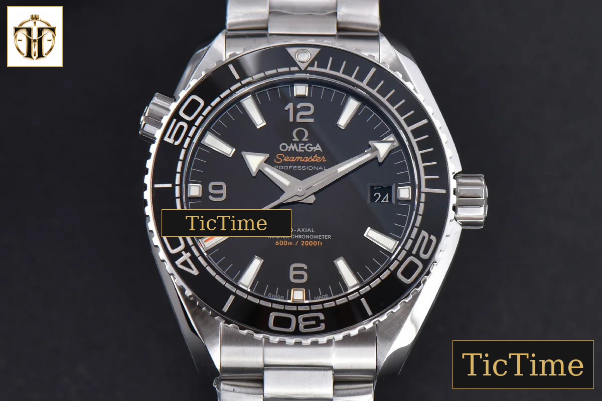 Planet Ocean 600m 43.5mm VSF Black Dial SS Bracelet A8906 — foto 2