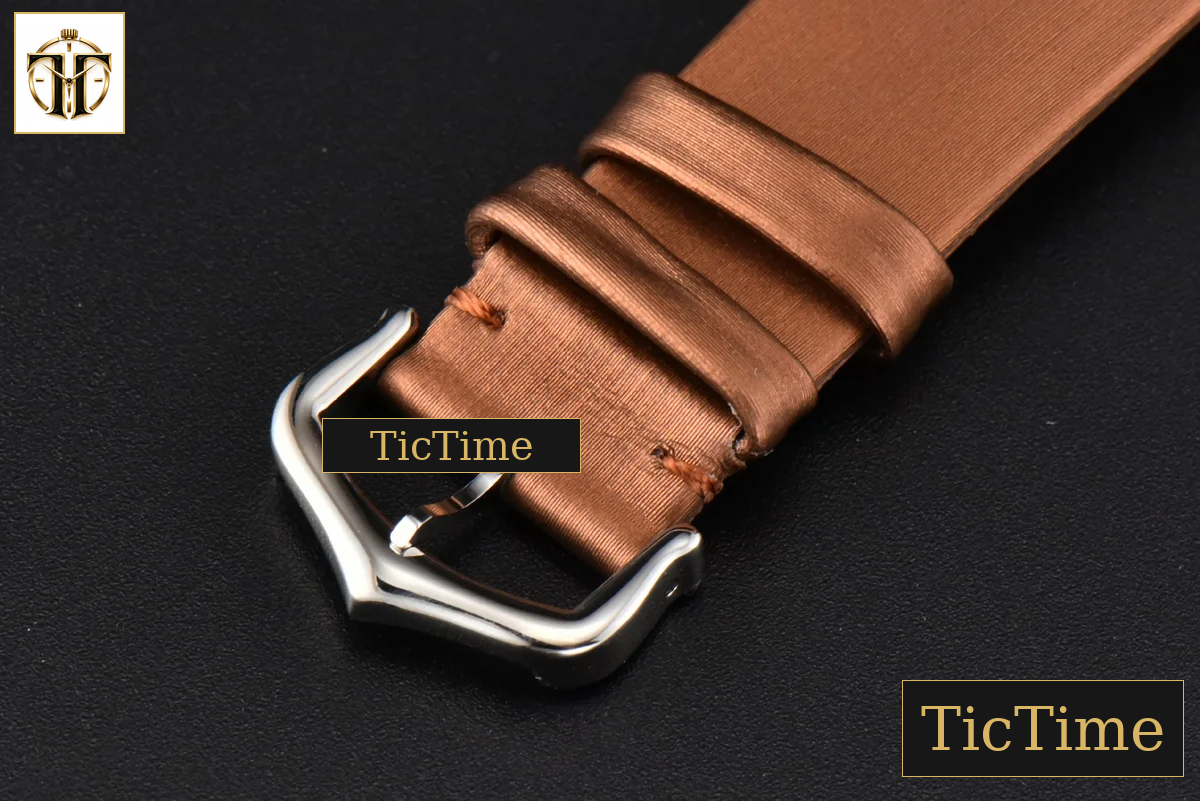 Tank Must Large 33.7×25.5mm K11F Diamond White Dial Brown Smooth Calf Strap Quartz — foto 22