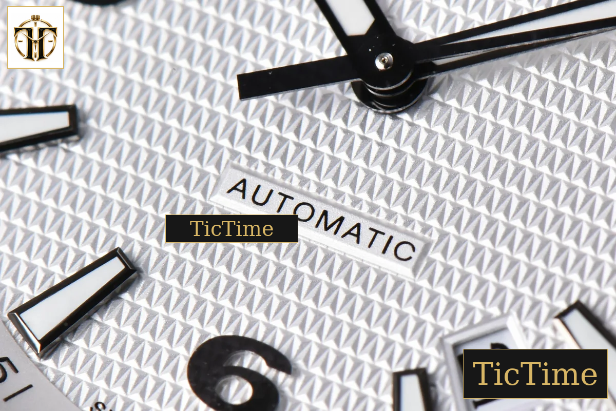 Overseas 47040 42mm MKF White Textured Dial Rubber Strap 9015 — foto 7