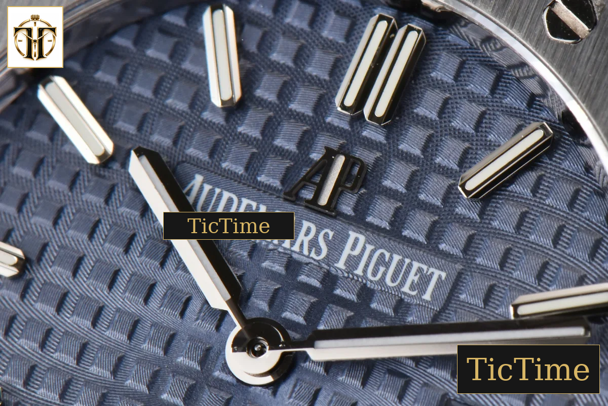 Royal Oak Ladies 33mm 8F Blue Dial SS Bracelet Swiss Quartz — foto 6
