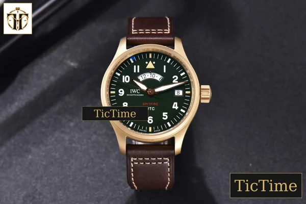 Foto frontal — Pilot UTC Spitfire “MJ271” 41mm ZF Bronze Green Dial Brown Leather Strap A2836