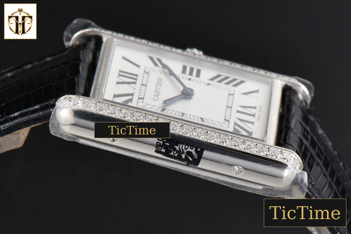 Tank Must Large 33.7×25.5mm K11F Diamond White Dial Black Croc Strap Quartz — foto 11