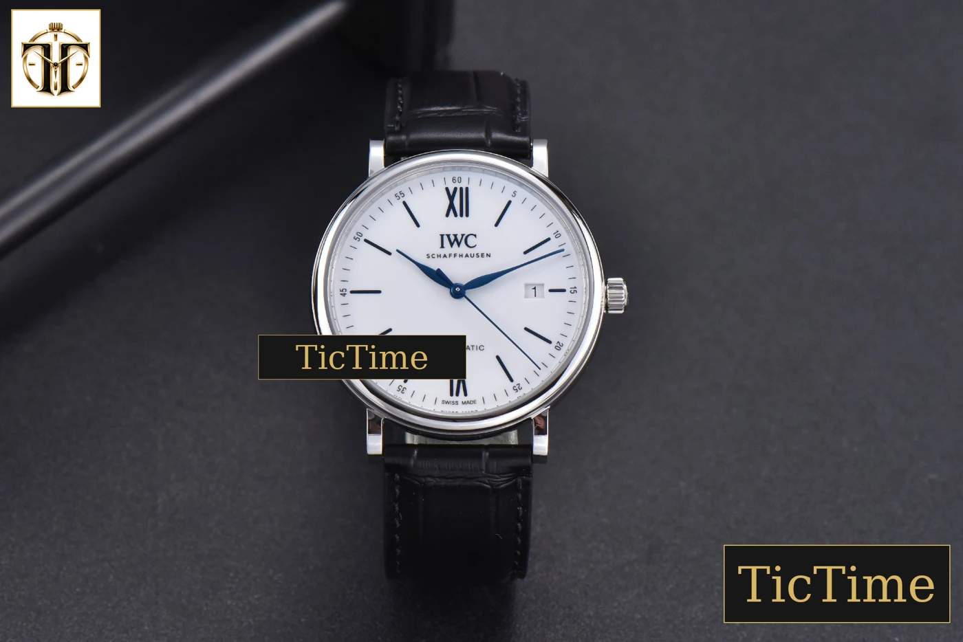 Vista frontal — Portofino ‘150 Years’ 40mm V7F White Dial Blue Markers Black Leather Strap / A2892
