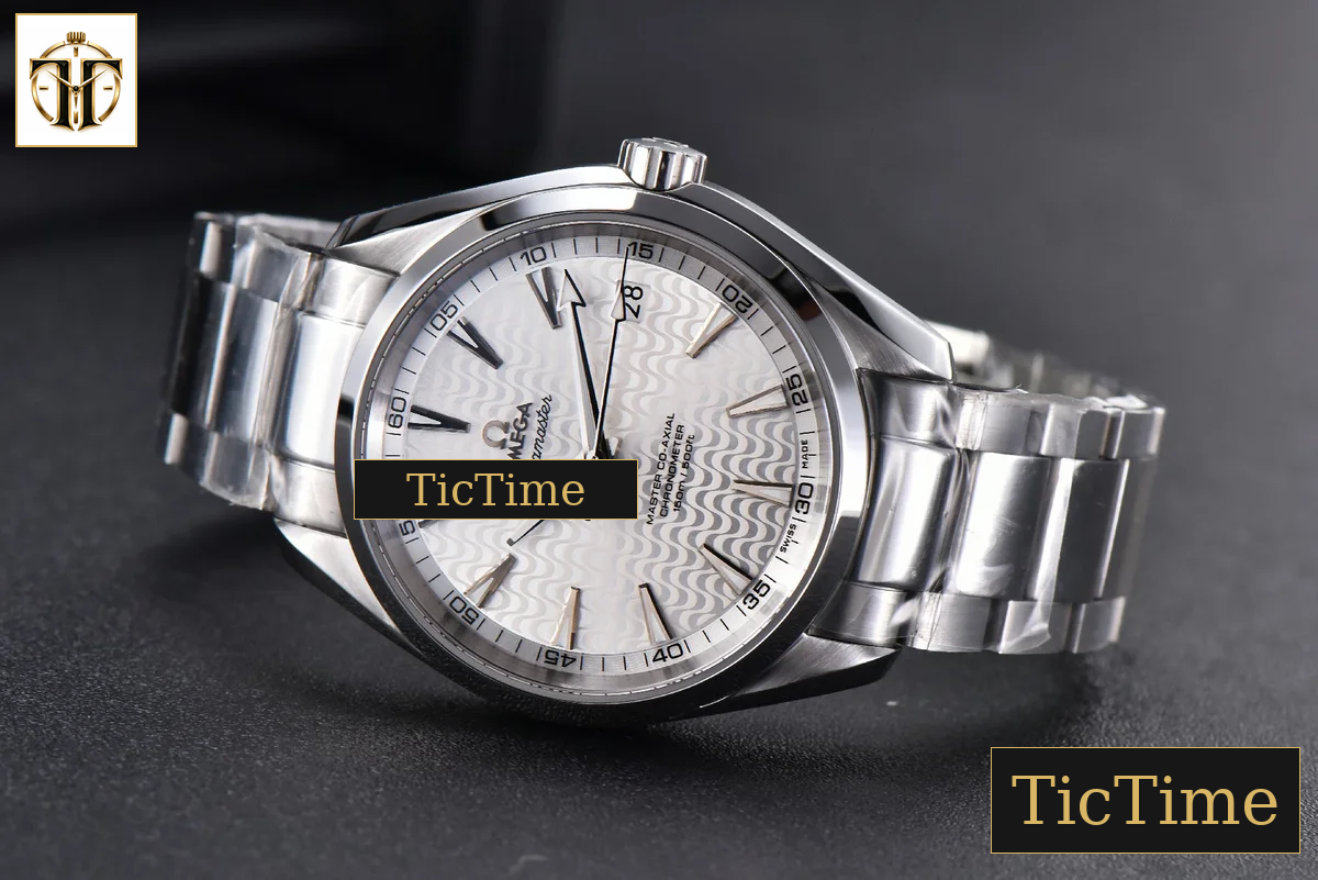 Aqua Terra 150M 41mm VSF White Wave Dial Silver Markers SS Bracelet A8500 — foto 13