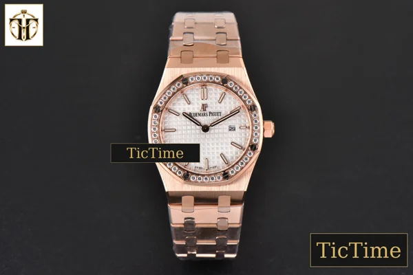 Foto frontal — Royal Oak Ladies 33mm 8F RG Diamond White Dial RG Bracelet Swiss Quartz