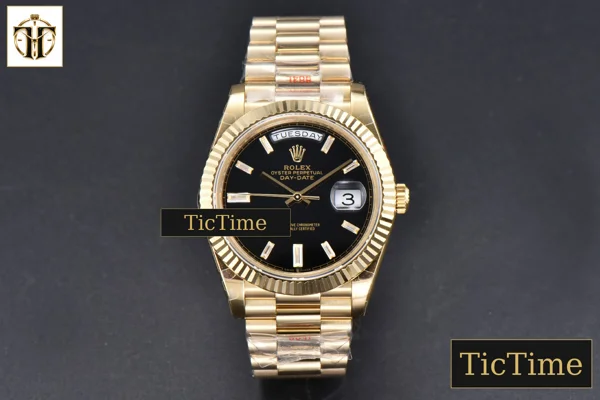 Foto frontal — DayDate 40mm GMF YG Black Dial Diamond Marker President Bracelet A3235