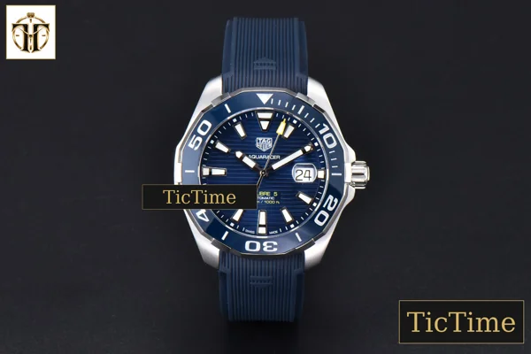 Foto frontal — Aquaracer Calibre 5 Dark 43mm OF Blue Dial Blue Rubber Strap SW200