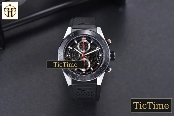 Foto frontal — Calibre Heuer 01 Chrono 45mm XF PVD Skeleton Black Dial Red Hand Black Rubber Strap A1887