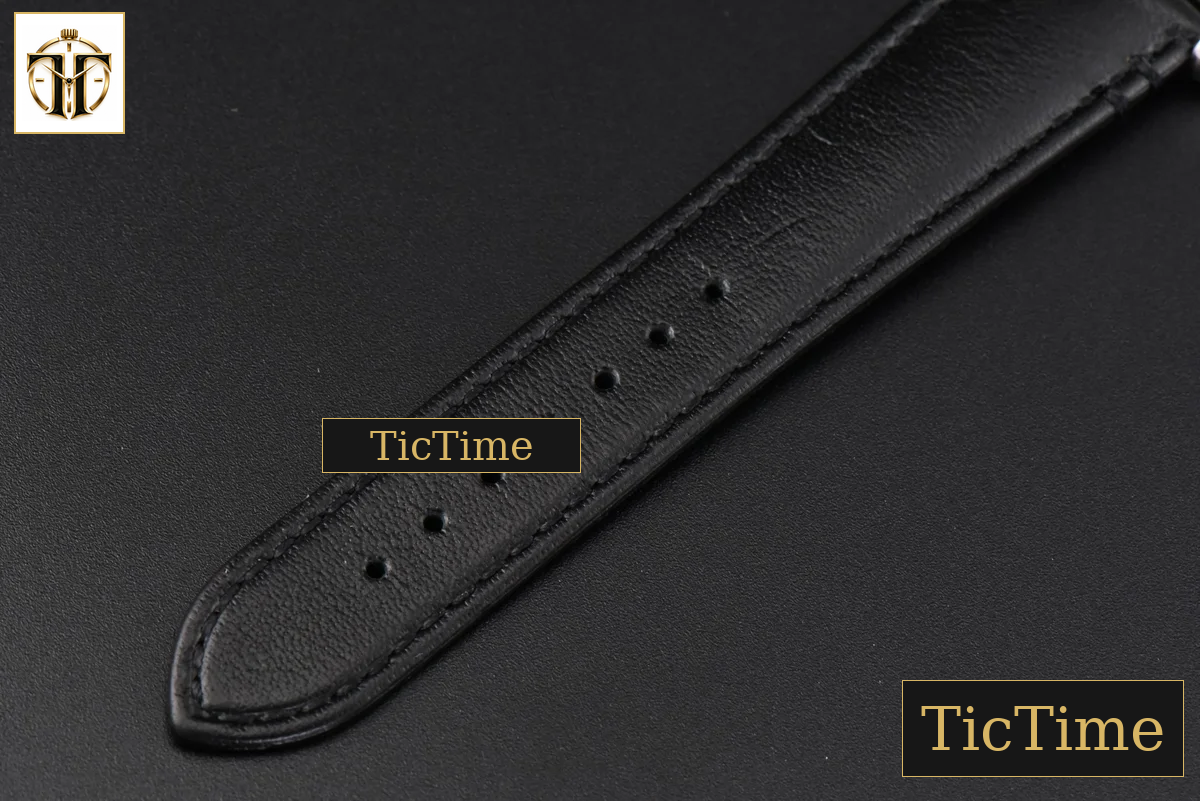 Tank Must Large 33.7×25.5mm K11F White Dial Smooth Black Strap Quartz — foto 22
