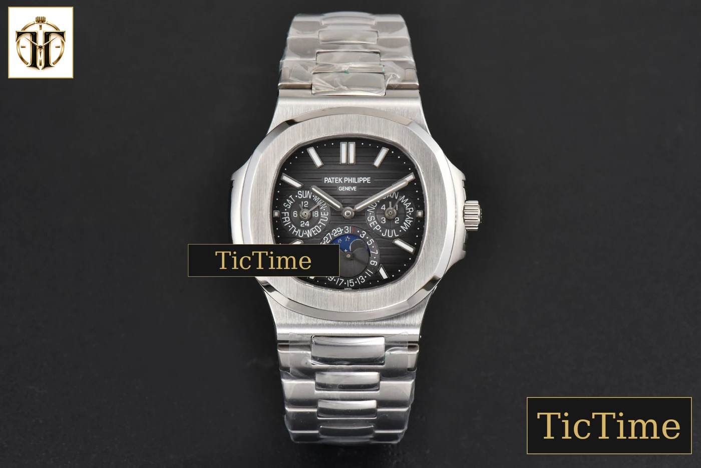 Vista frontal — Nautilus 5740 40mm TWF Black Dial SS Bracelet A240