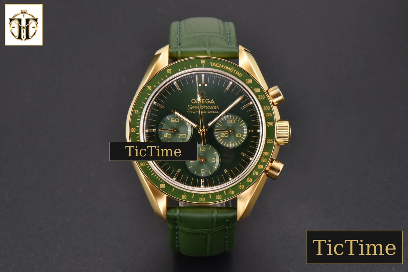 Vista frontal — Speedmaster Moonwatch 42.5mm V6SF YG/Green Dial Green Rubber Strap Manual Chrono