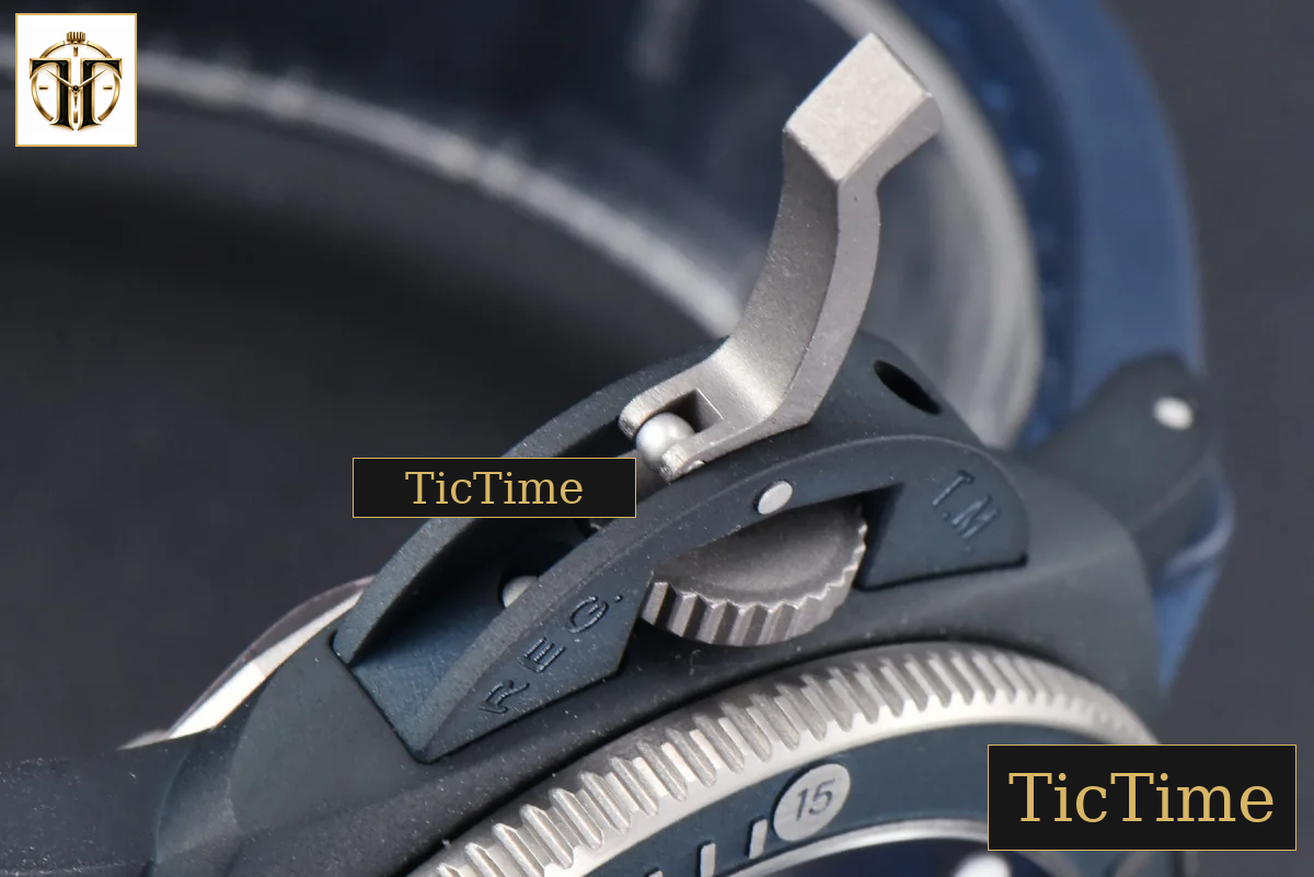 Submersible Luna Rossa PAM1466 44mm VSF Blue Dial Gummy Strap P900 — foto 16