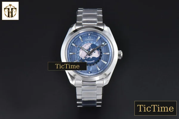 Foto frontal — Aqua Terra 150m GMT Worldtimer 43mm VSF Ice Blue Dial SS Bracelet A8938