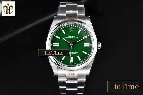 Foto frontal — Oyster Perpetual 124300 41mm EWF Green Dial SS Bracelet A3230