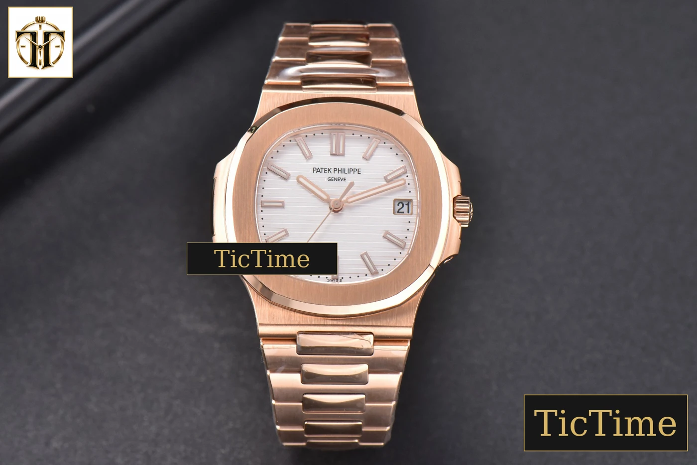 Vista frontal — Nautilus 5711/1R PPF White Textured Dial RG Bracelet V5 324CS