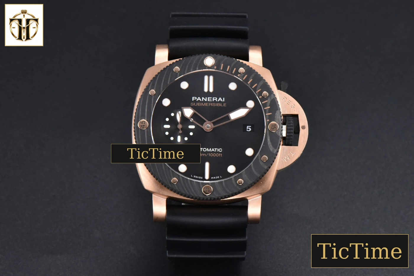 Vista frontal — PAM1070 44mm VSF RG Sub Quaranta Black Dial Black Rubber Strap P900