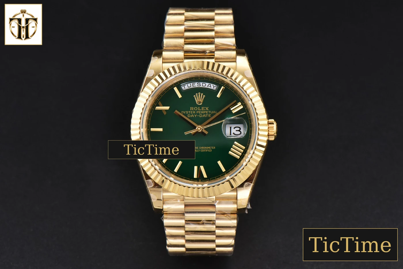Vista frontal — DayDate 904L 40mm BPF YG Green Dial YG Bracelet A2836