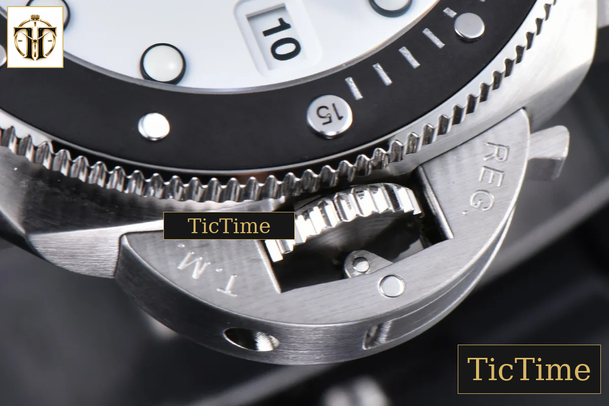 Submersible Luna Rossa PAM1579 42mm VSF White Dial Gummy Strap P900 — foto 11