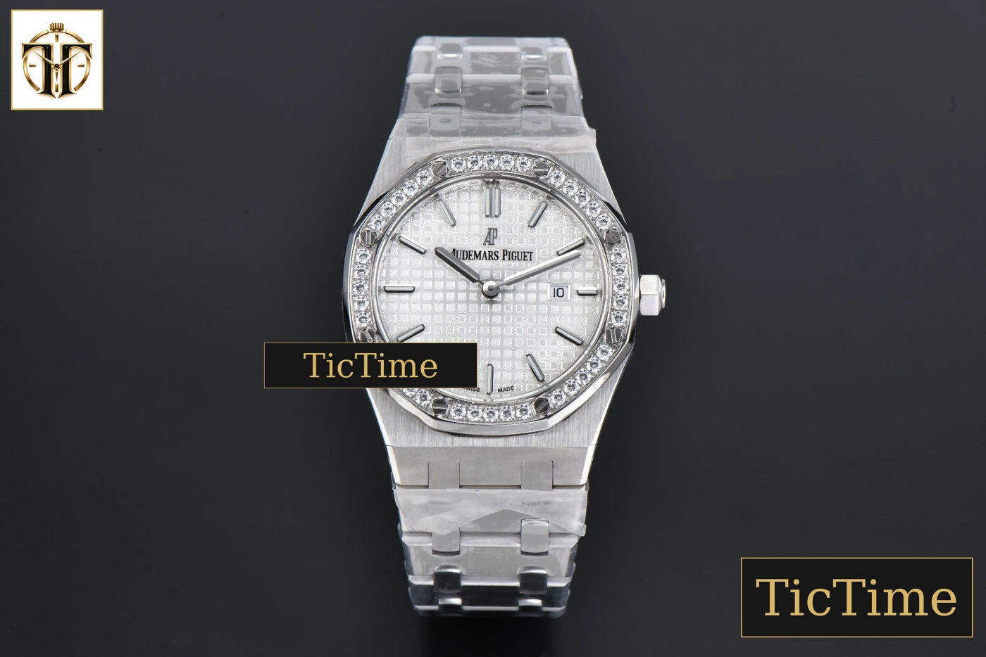 Vista frontal — Royal Oak Ladies 67650ST 33mm V7F White Dial Diamond Bezel SS Bracelet Quartz