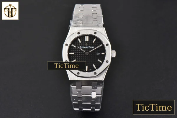Foto frontal — Royal Oak Ladies 33mm 8F Black Dial SS Bracelet Swiss Quartz