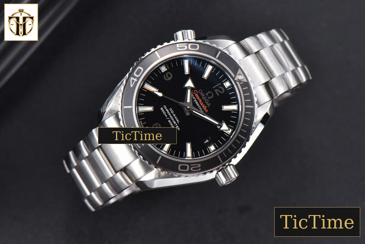 Planet Ocean 600m 42mm VSF Black Dial SS Bracelet A8500 — foto 4