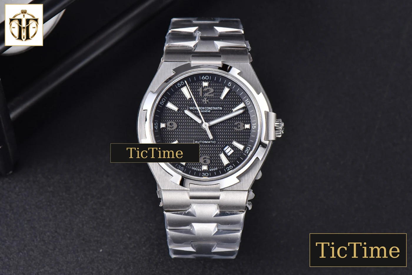 Vista frontal — Overseas 47040 42mm MKF Black Textured Dial SS Bracelet 9015