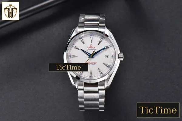 Foto frontal — Aqua Terra 150M 41mm VSF White Dial Gold Hand SS Bracelet A8900