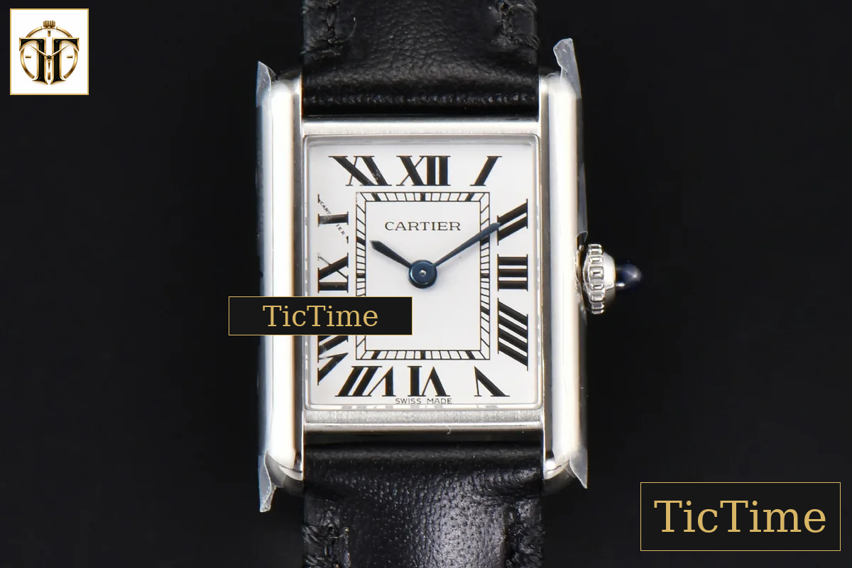 Tank Must Small 29.5×22 mm K11F White Dial Black Smooth Strap Quartz — foto 2
