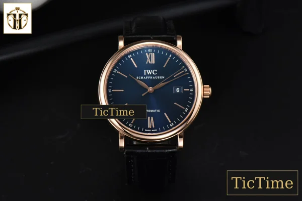 Foto frontal — Portofino Automatic 40mm ZF RG Blue Dial RG Marker Black Croc Strap A9019