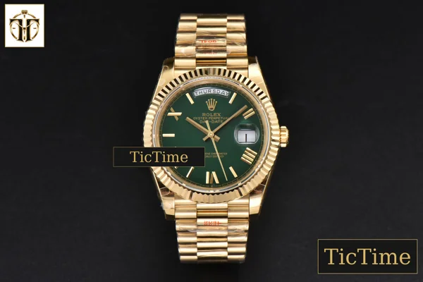 Foto frontal — DayDate 904L 40mm GMF YG Green Dial YG Bracelet A2836