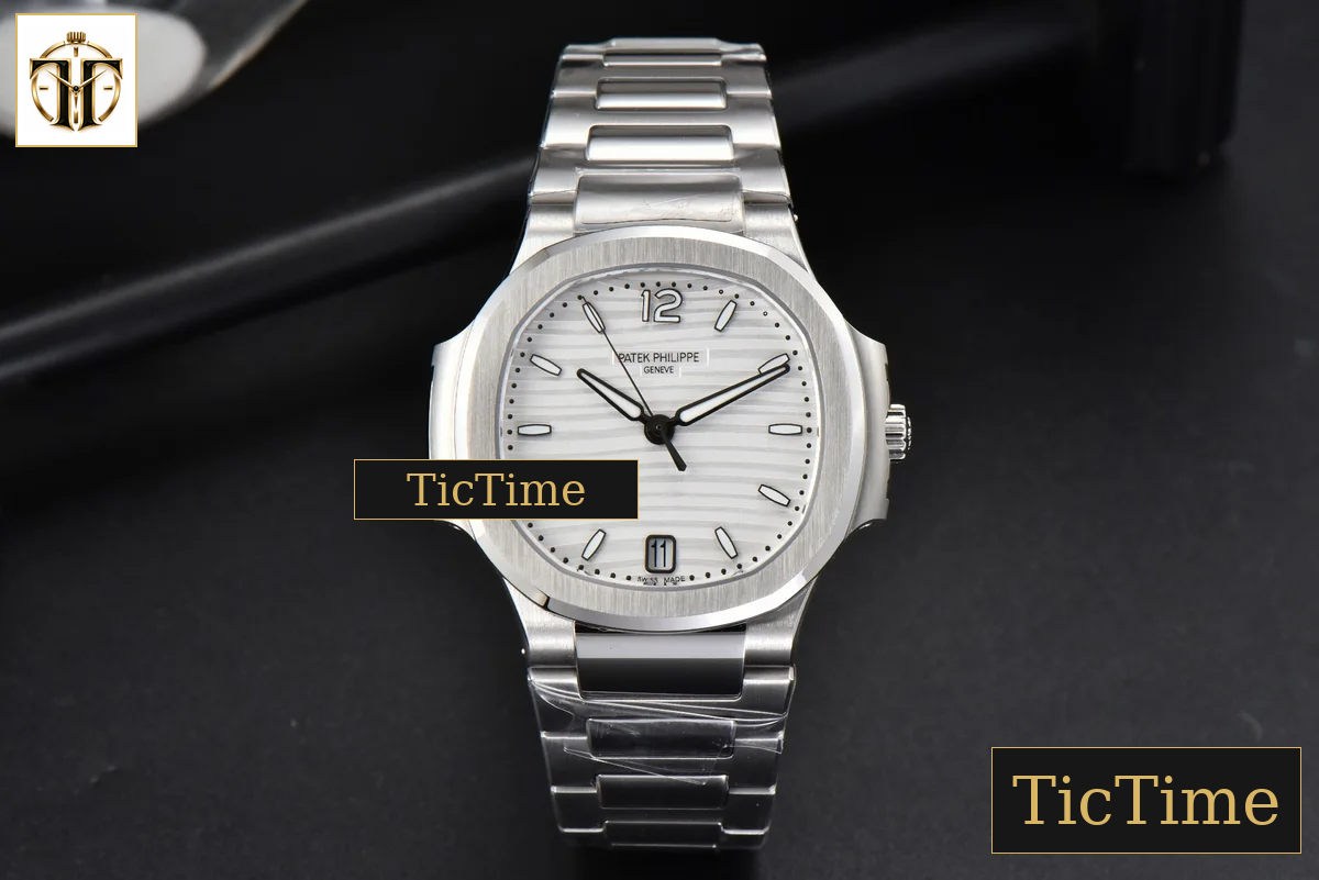 Nautilus Ladies 7118 35mm 3KF White Dial SS Bracelet A324 — foto 3