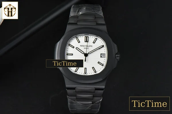 Foto frontal — Nautilus 5711 PPF PVD All Black White Textured Dial PVD Bracelet 324CS V4