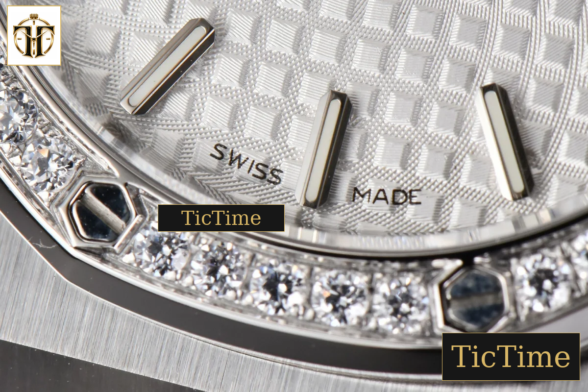 Royal Oak Ladies 33mm 8F Diamond White Dial SS Bracelet Swiss Quartz — foto 9