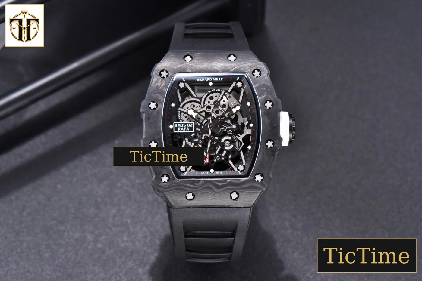 Vista frontal — RM035-02 KVF Skeleton Dial White Black Rubber Strap V3 Miyota8215