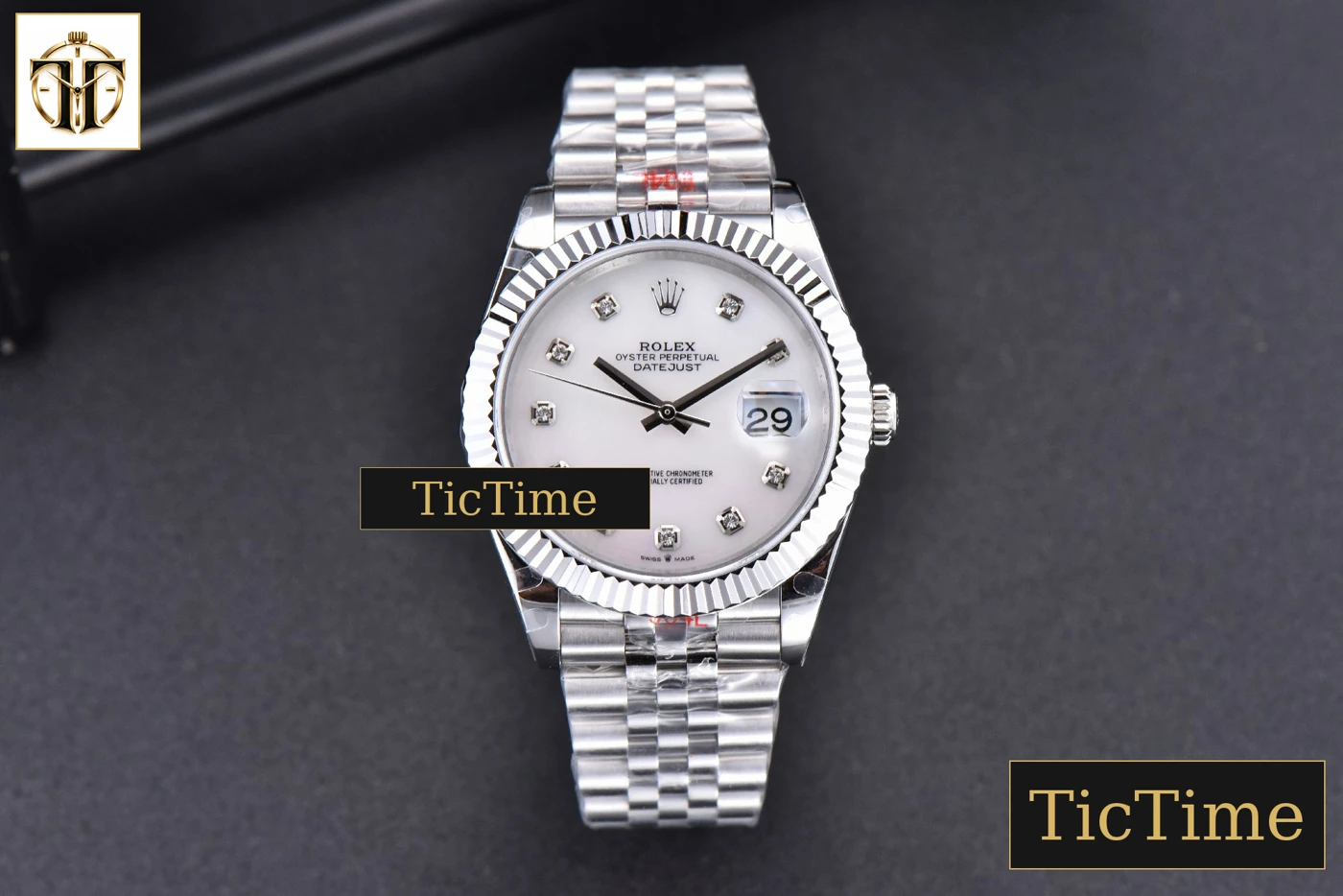 Vista frontal — Datejust 41mm GMF SS White Dial Diamond Marker Fluted Bezel Jubille Bracelet VR3235