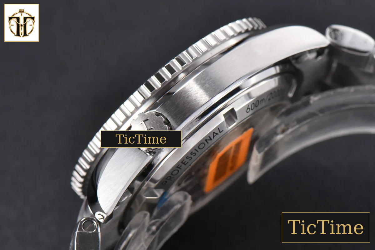 Planet Ocean 600m 42mm VSF Black Dial SS Bracelet A8500 — foto 14