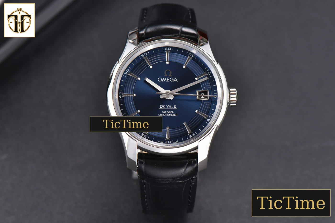 Vista frontal — De Ville Hour Vision 41mm VSF Blue/Silver Dial Black Croco Strap A8500