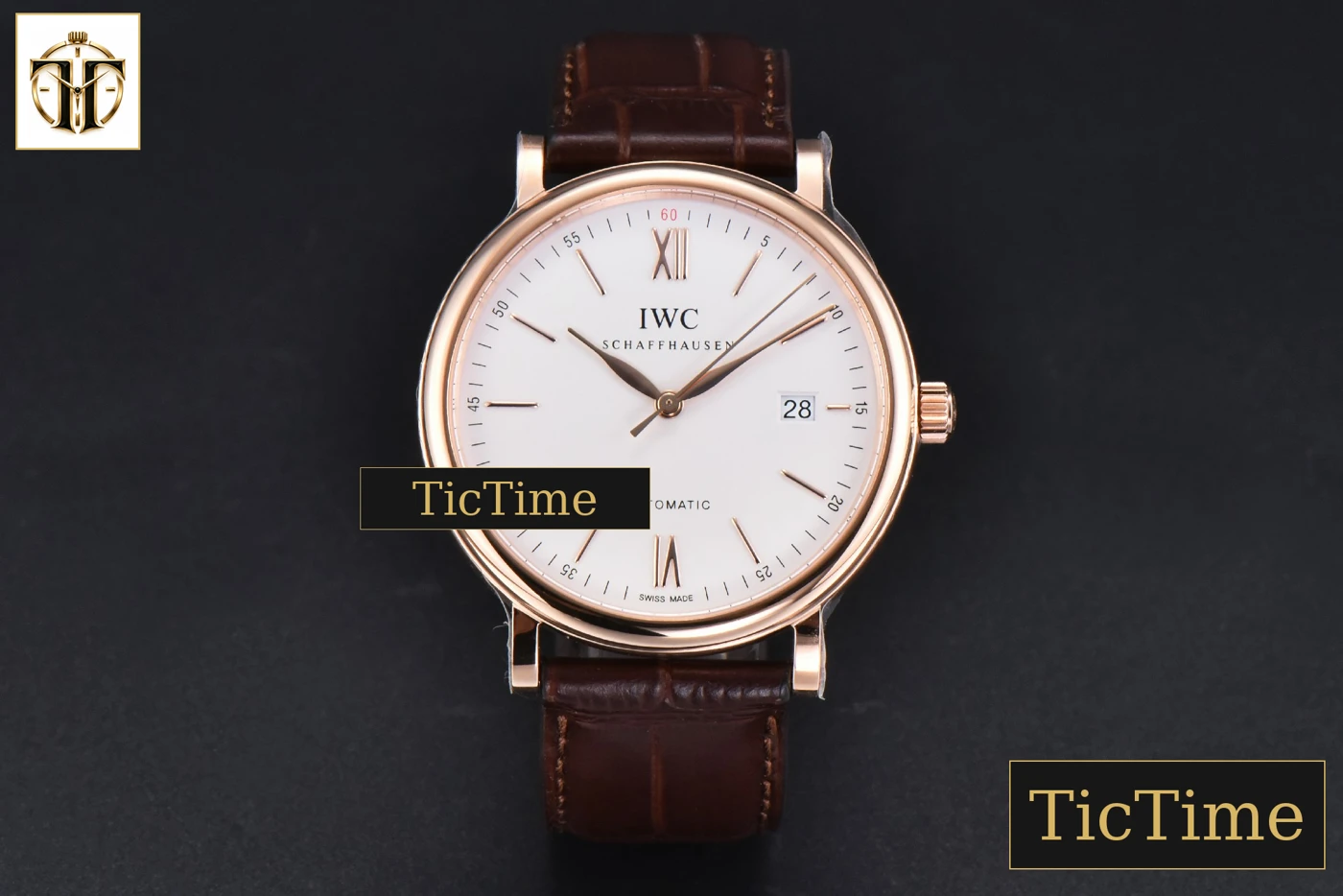 Vista frontal — Portofino 40mm V7F RG White Dial RG Marker Brown Leather Strap A2892