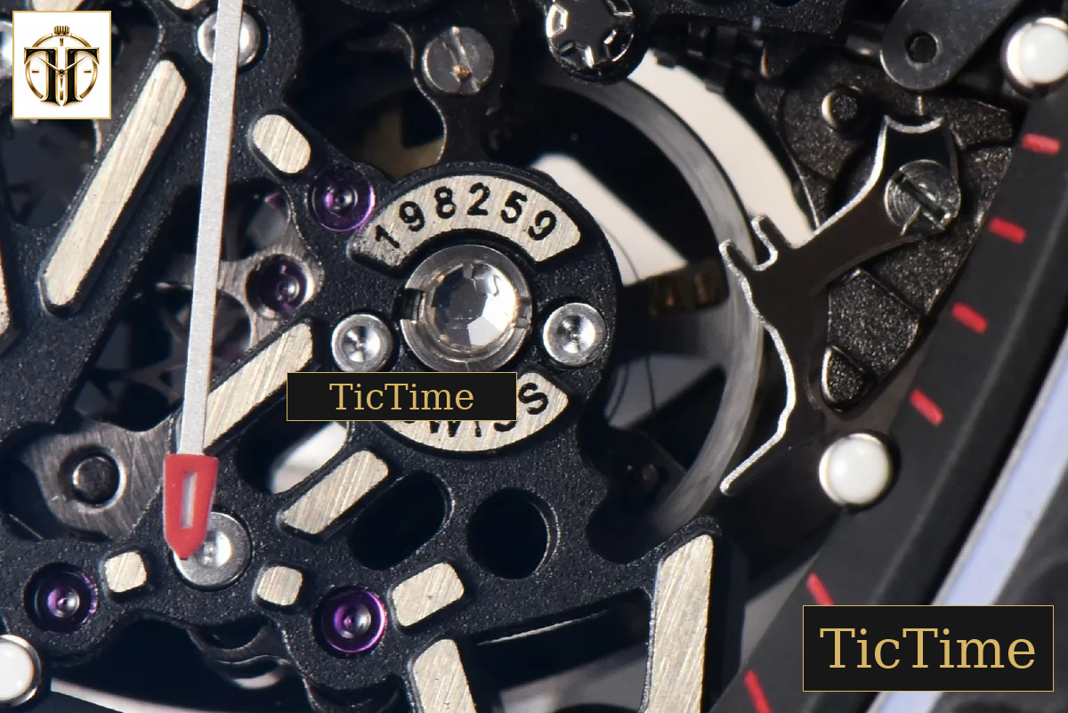 RM035-02 42mm T+F Black Forged Carbon Skeleton Dial Red Crown White Rubber Strap RMUL2 — foto 9