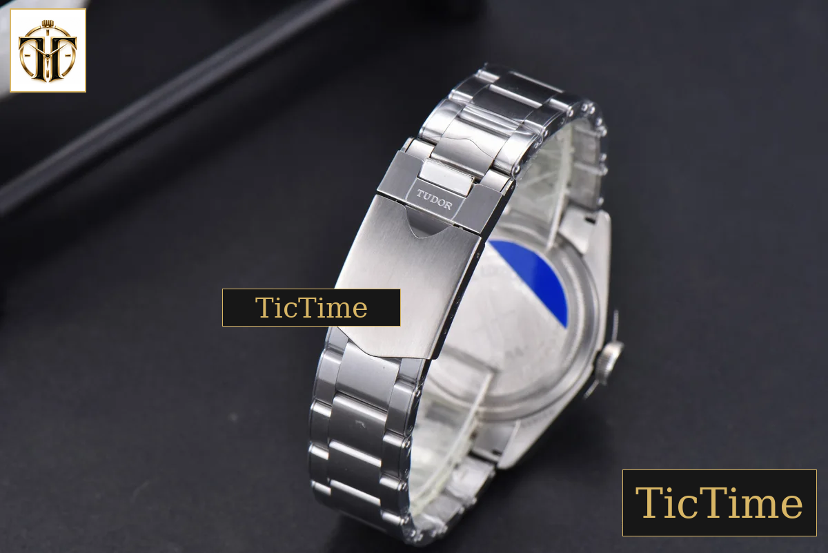 Heritage Black Bay Shield 2016 41mm ZF Red SS Bracelet A2824 — foto 24