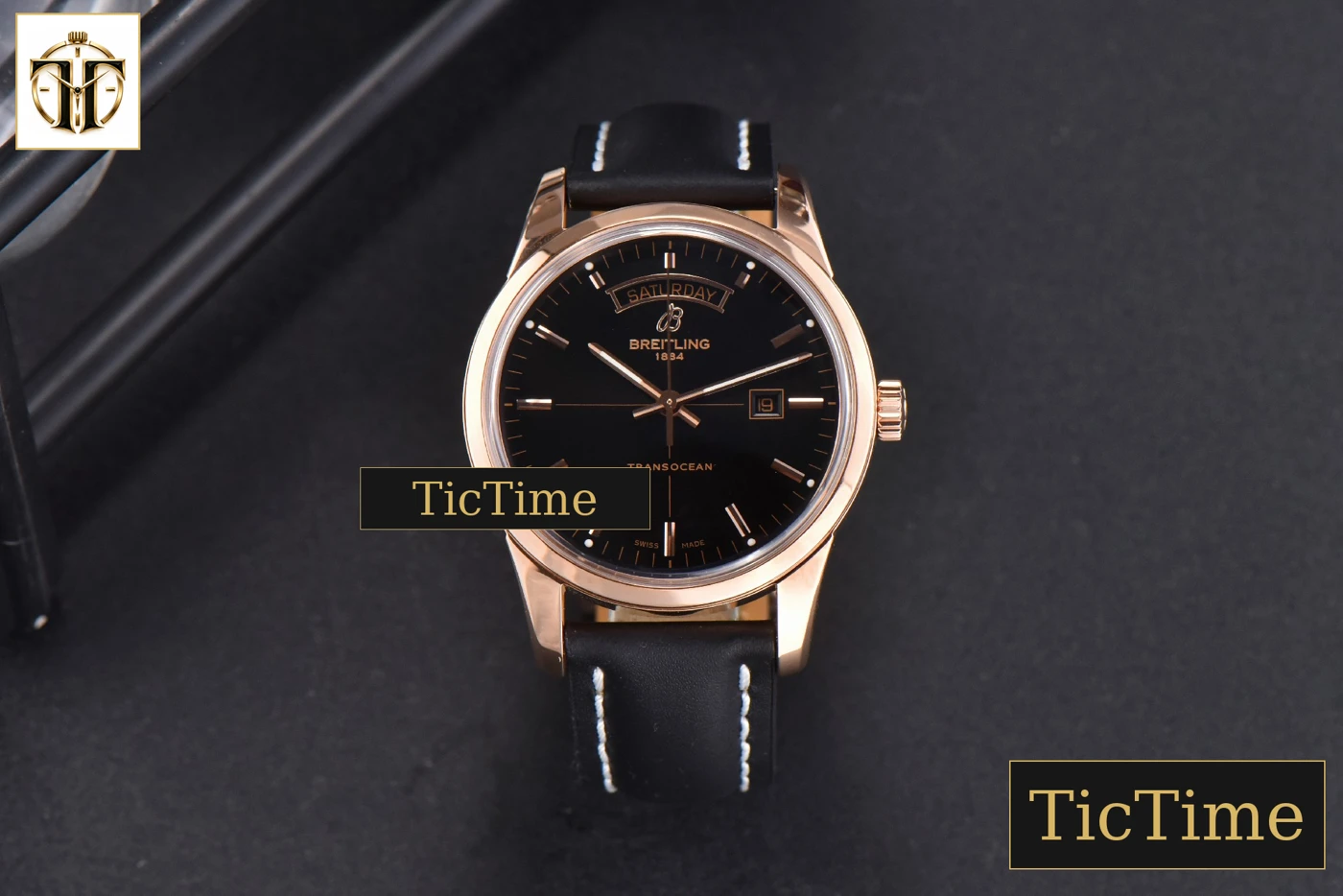 Vista frontal — Transocean Day & Date 43mm V7F RG Black Dial Black Leather Strap CA145