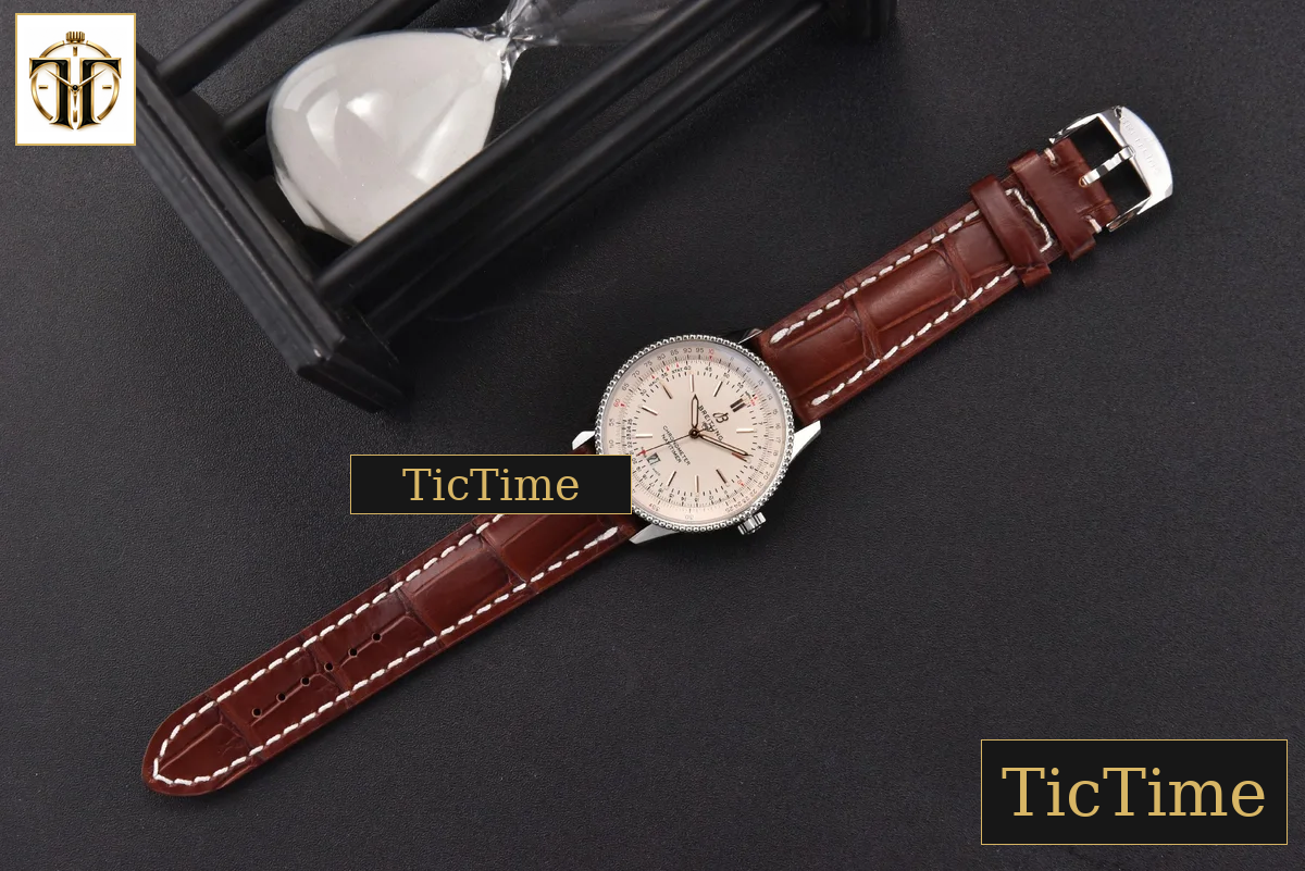 Navitimer 41mm V7F White Dial Brown Leather Strap A2824 — foto 30