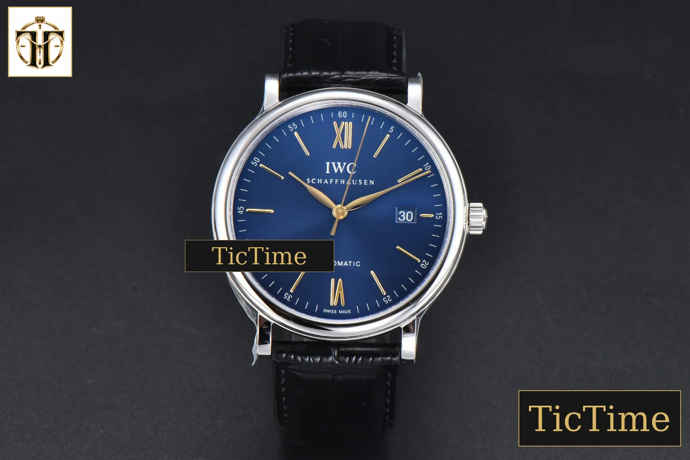 Vista frontal — Portofino 40mm V7F Blue Dial YG Hands Black Leather Strap A2892